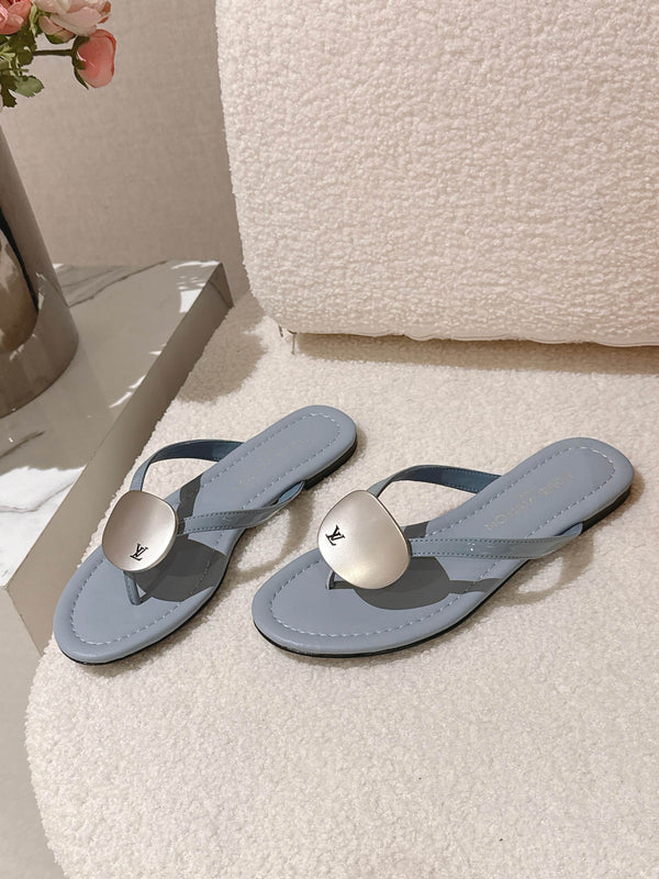 LV Treasure Thong Flat Logo Patent Leather 840385