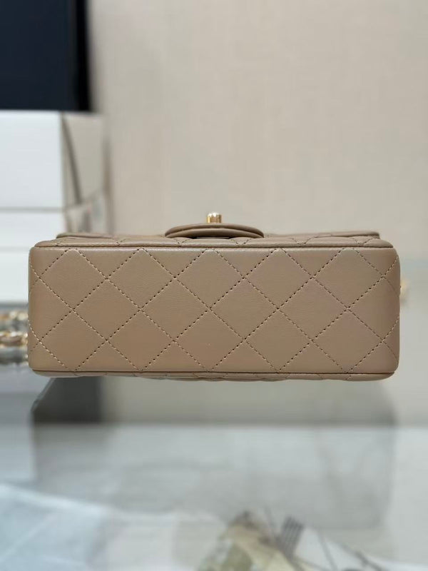Medium Classic Flap Bag 23cm Light Beige Lambskin Gold Hardware