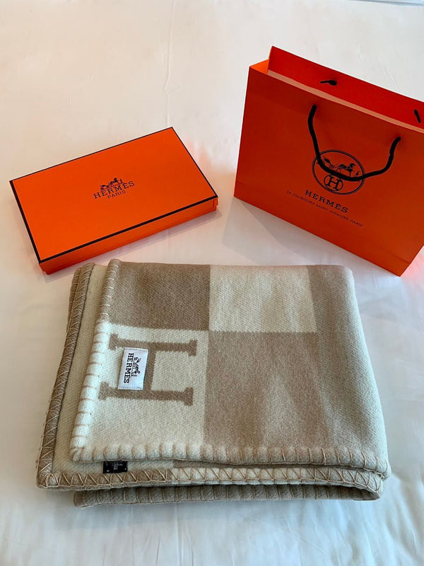 HM Drapeau Blanket Naturel and Grege Wool Cashmere