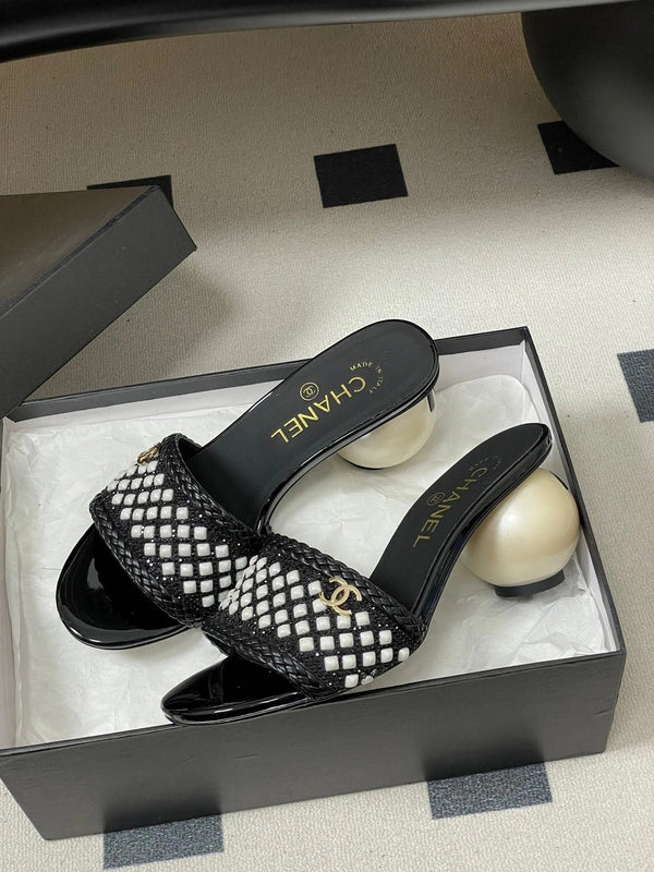 CC 2026 Pearl Flats Sandals 70 Rhinestones Woven Sheepskin