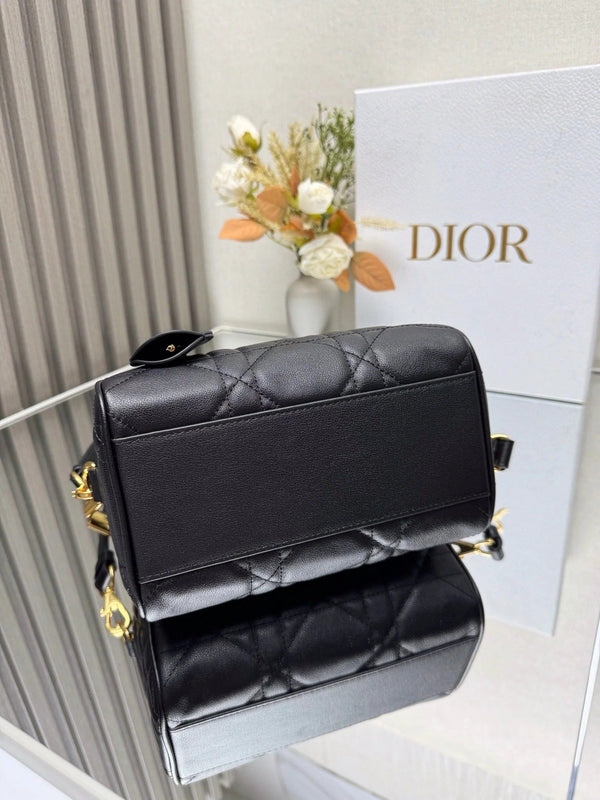 CD 2026 Groove Bag 20cm Calfskin