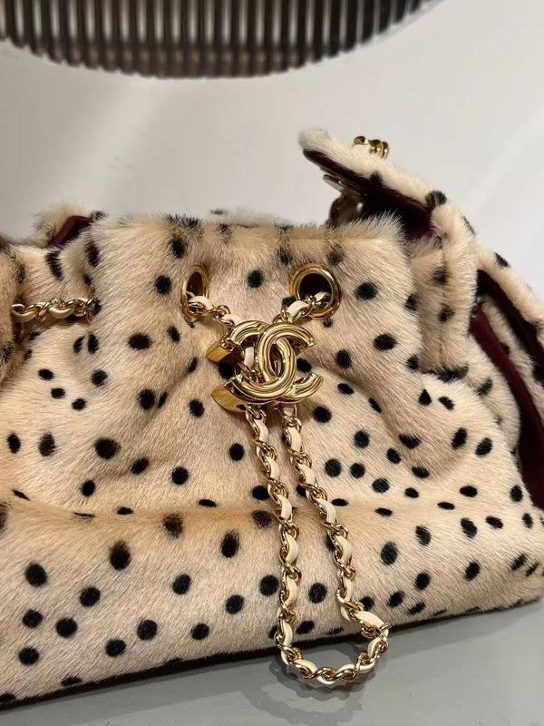 CC 2026 Hobo Bag 22cm Beige Black Plush Leather