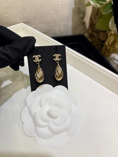 Chanel 2026 Gold Full Diamond Double C Lucky Clover Crystal Earrings