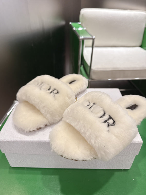 CD 26s Slippers Cream Fur 999419