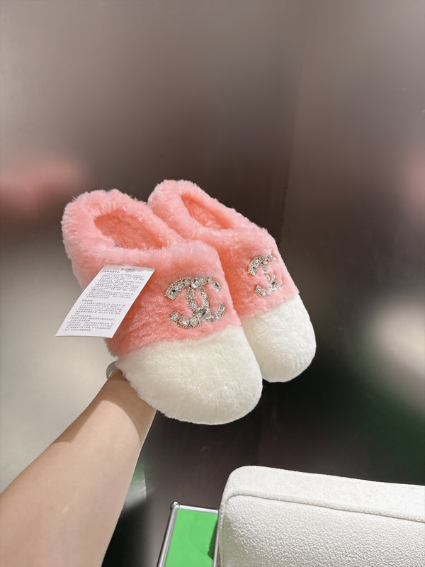 CC 26s Slippers White Pink Fur 999409