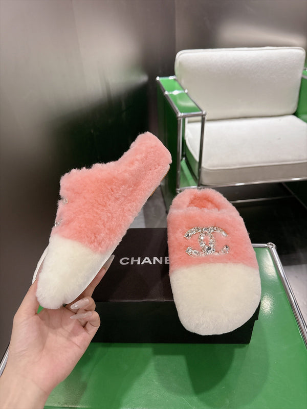 CC 26s Slippers White Pink Fur 999409