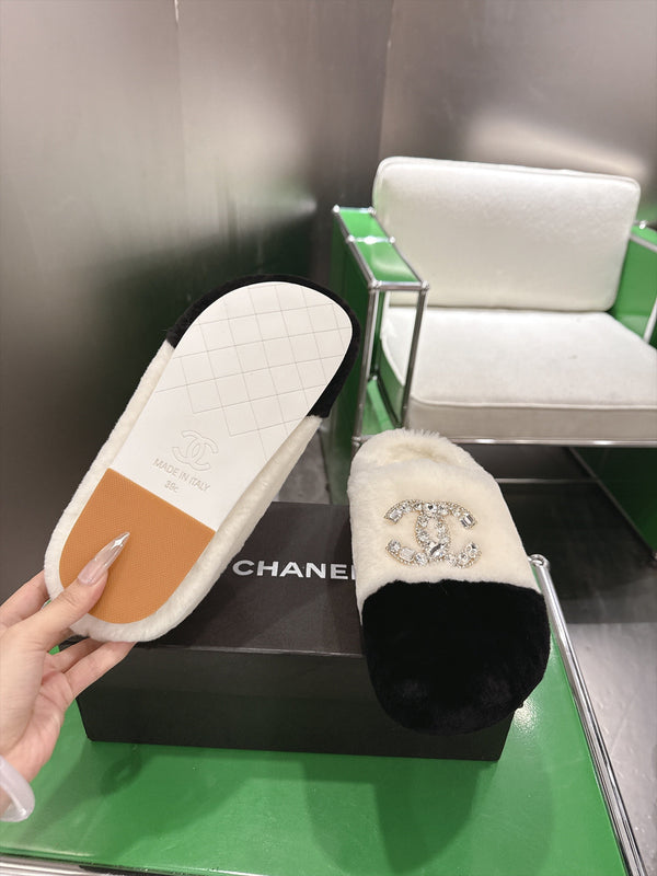 CC 26s Slippers Black White Fur 999411