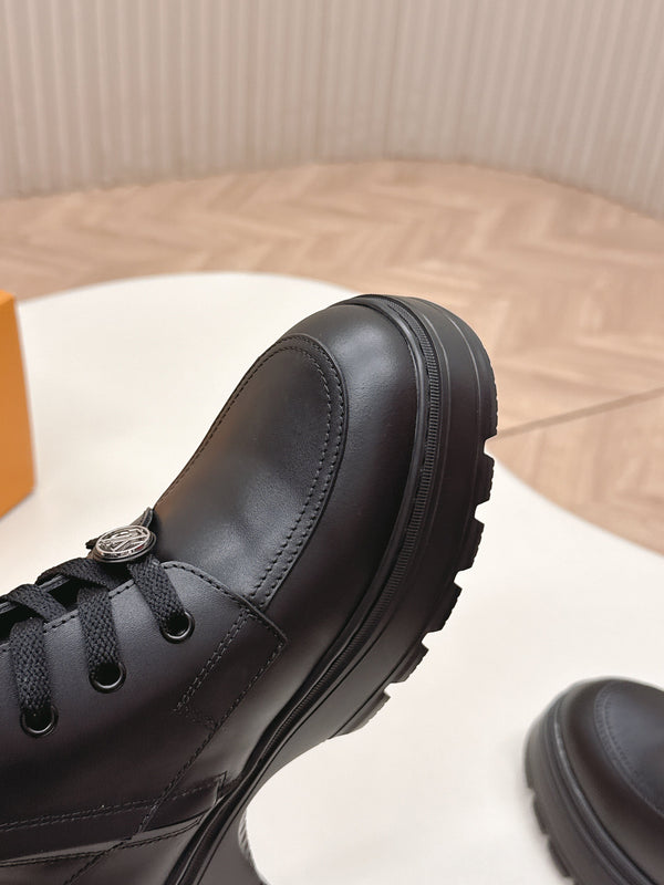 LV 2026 Laureate Platform Desert Boot Black Calfskin 595451