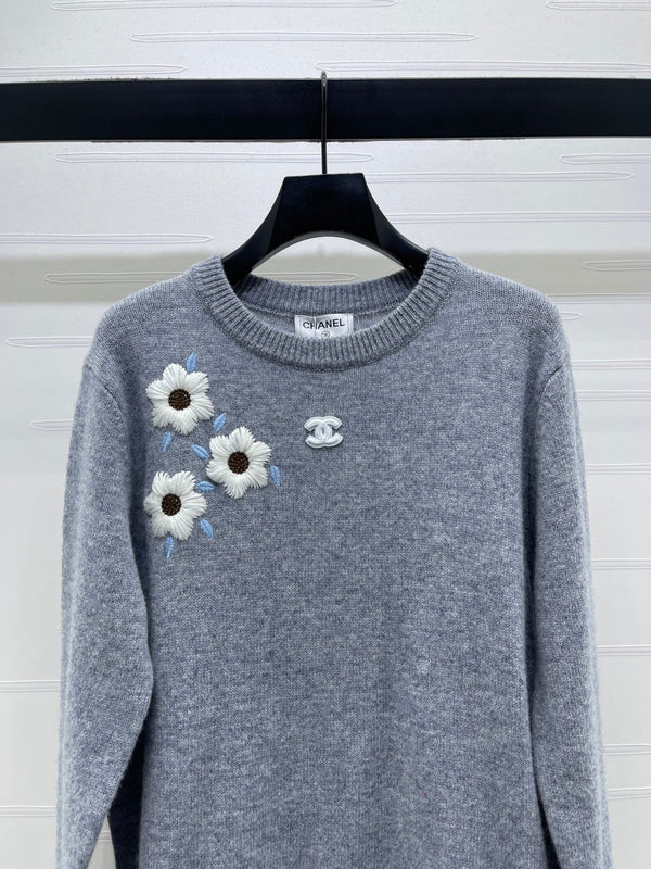 Chanel Floral Patterns Gray Sweater Embroidered 340998