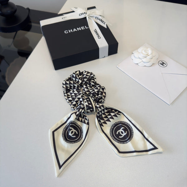 CC 26s Black White Scrunchie 275557