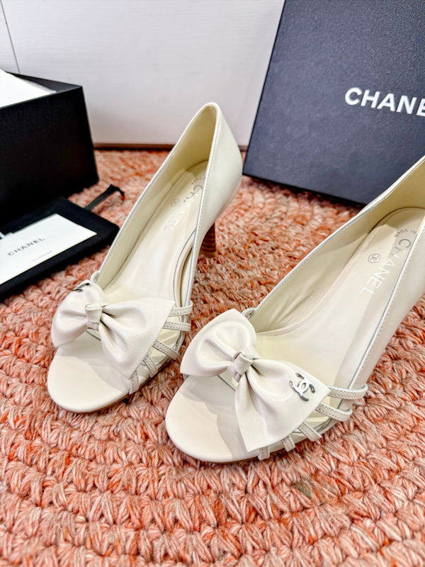 CC 26s Bow Heels Sandals White Sheepskin 703676