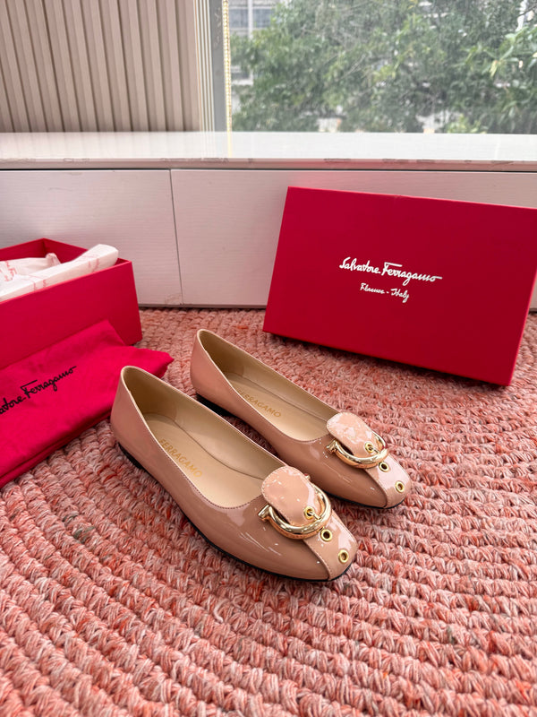 Ferragamo Gancini Ballet Flat Light Pink Patent Leather 760471