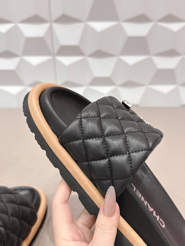 CC 26s Sandals Double C Buckle Black Quilted Leather 613266