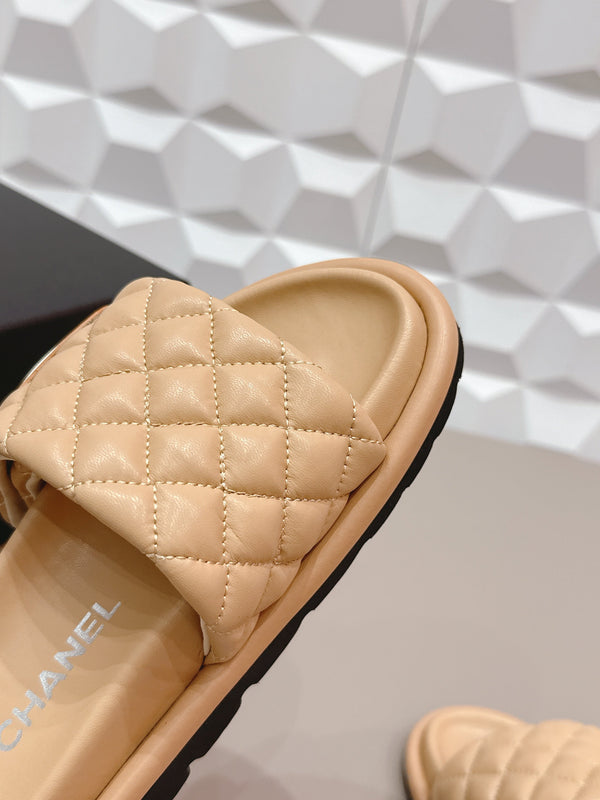 CC 26s Sandals Buckle Beige Quilted Leather 613274