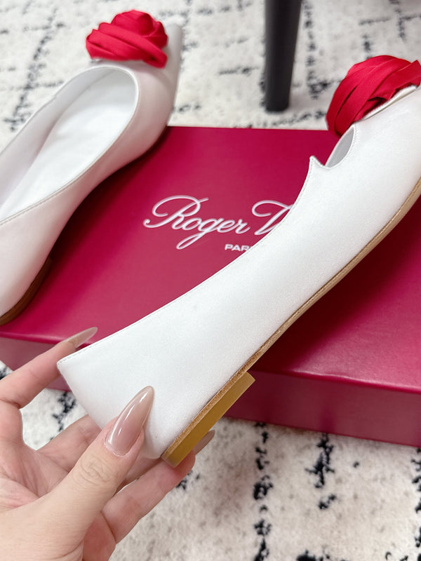 RV Rose Vivier Flower Slingback Flat White Red Satin 617288