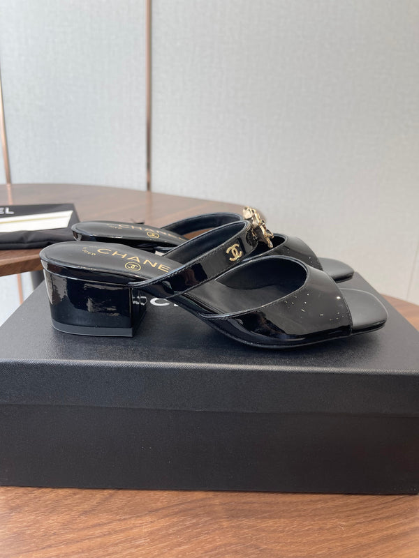 CC 26s Camellia Sandals 4.5cm Black Patent Leather 624228