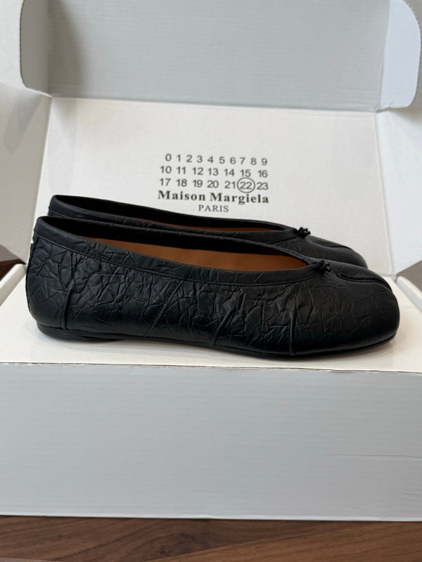 MM Split Toe Flat Heel Black Textured Leather 890029