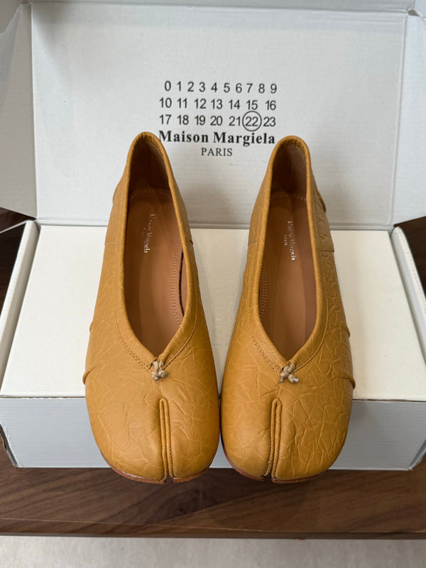 MM Split Toe Low Heel 3cm Tan Textured Leather 890032