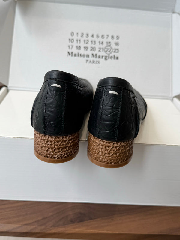 MM Split Toe Low Heel 3cm Black Textured Leather 890033