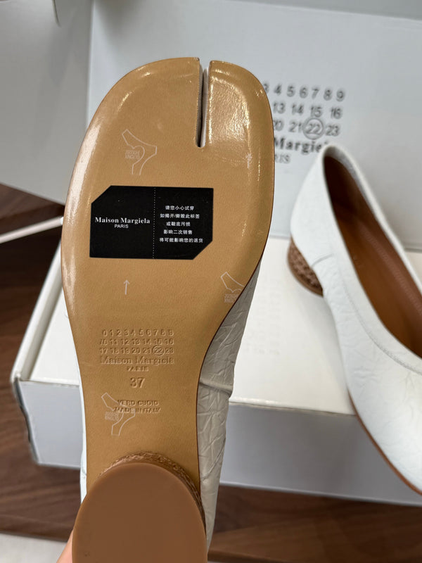 MM Split Toe Low Heel 3cm White Textured Leather 890034