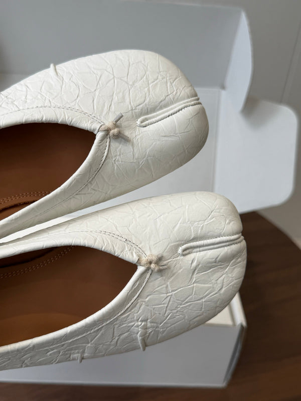 MM Split Toe Low Heel 3cm White Textured Leather 890034