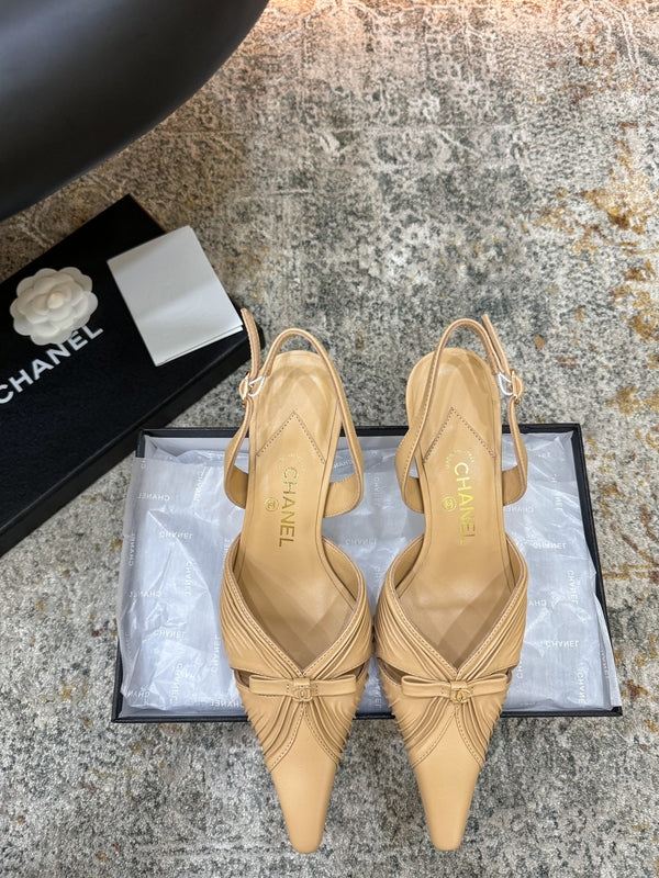 CC 26 šš¾ Pointed Toe Back Strap Slingback 6.5cm Beige Sheepskin 892577