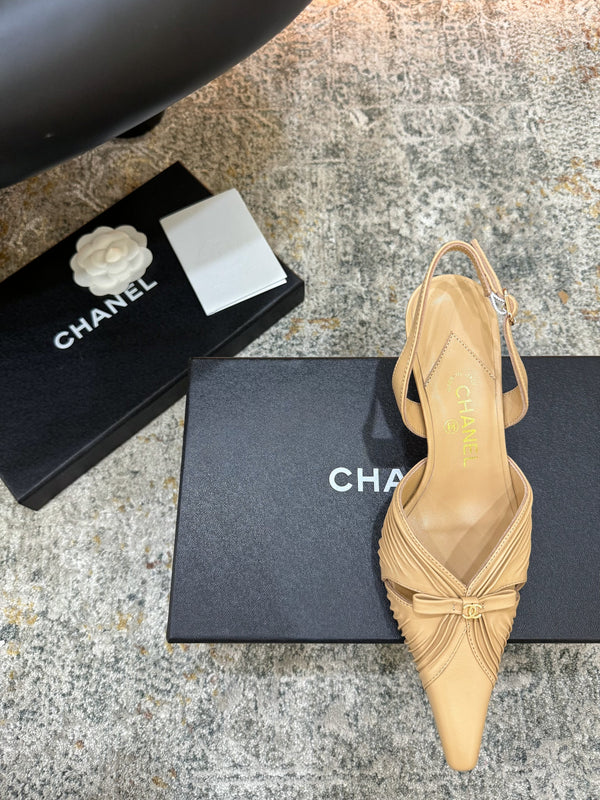 CC 26 šš¾ Pointed Toe Back Strap Slingback 6.5cm Beige Sheepskin 892577