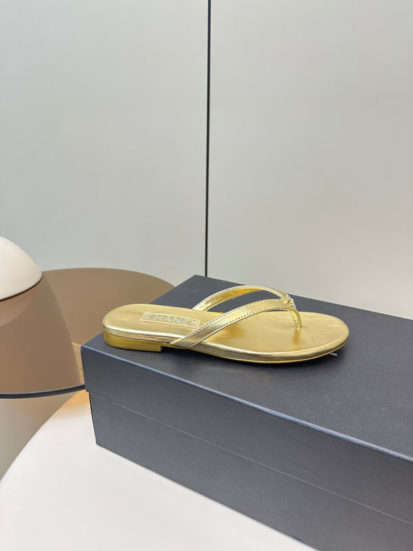 CC 25 Thong Sandal Gold Metalic Silver Diamond Logo