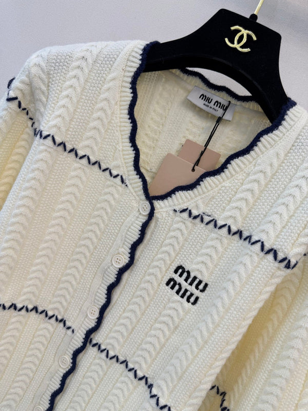Miu 26s V-Neck Long-Sleeved Cardigan Wool 423101