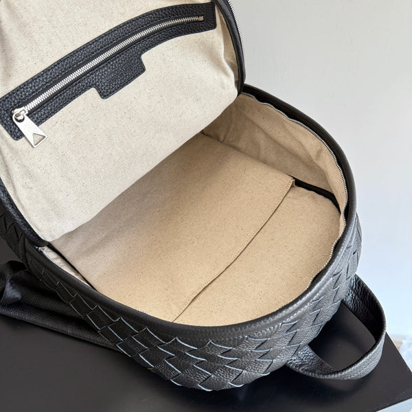 BV 25 Backpack Black Intrecciato Grained Leather
