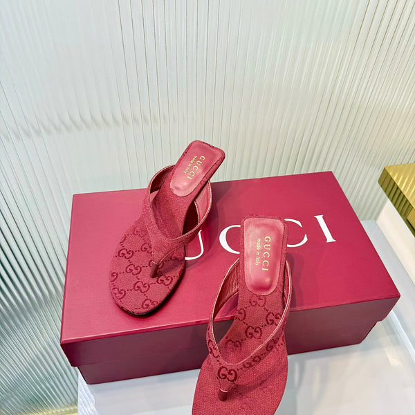 GG Vittoria Thong Sandals Red Canvas 714871