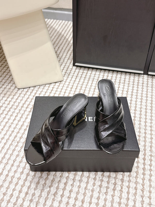 CC High-Heeled Cross-Strap Sandals 7.5cm Black Glossy Leather 721589