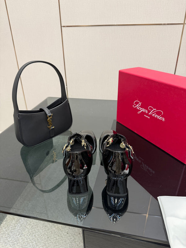 RV 26WF New T-Strap Rhinestone Strap Sandals 4.5 Black Patent Leather 629892