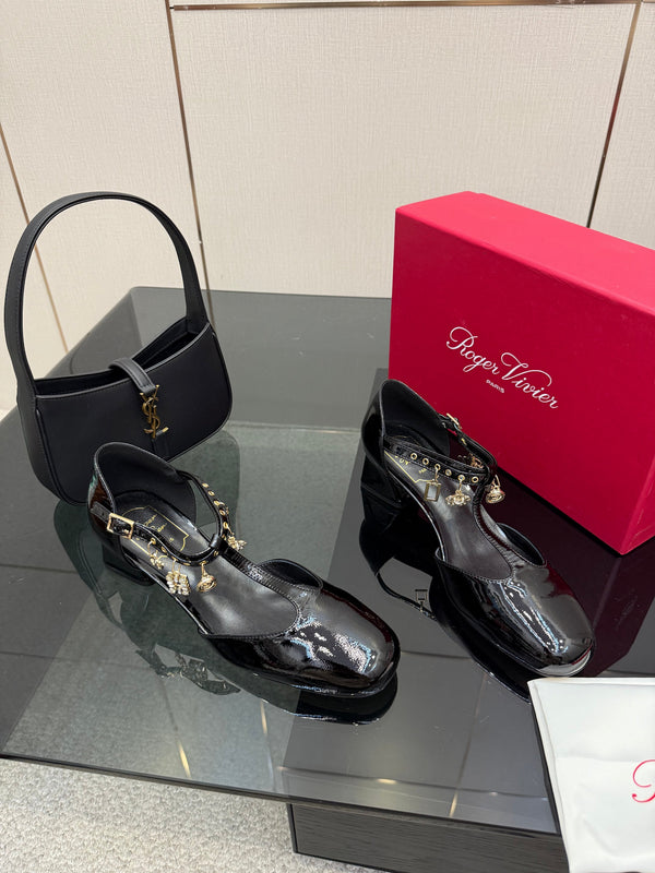 RV 26WF New T-Strap Rhinestone Strap Sandals 4.5 Black Patent Leather 629892