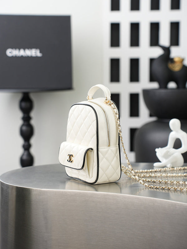 CC ๐จ๐ท๐๐๐๐ Mini Backpack White Lambskin