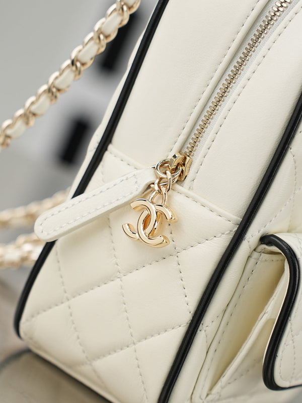 CC ๐จ๐ท๐๐๐๐ Mini Backpack White Lambskin