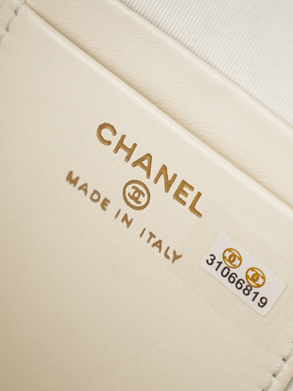 CC ๐จ๐ท๐๐๐๐ Mini Backpack White Lambskin