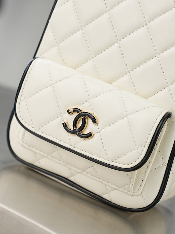 CC ๐จ๐ท๐๐๐๐ Mini Backpack White Lambskin