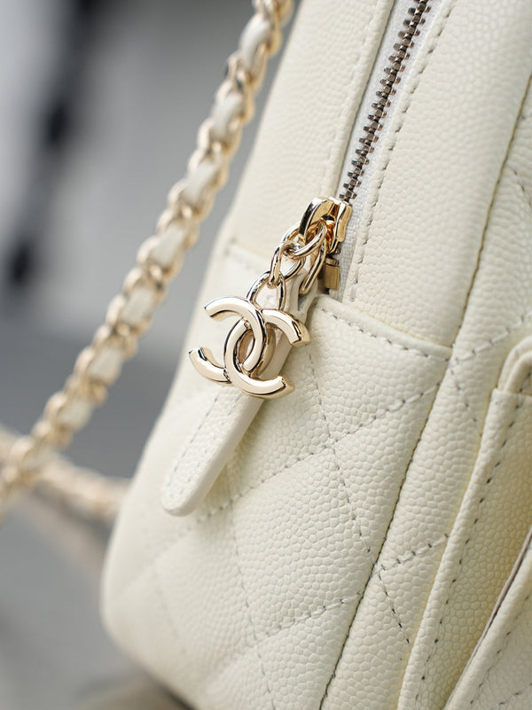 CC ๐จ๐ท๐๐๐๐ Mini Backpack White Caviar