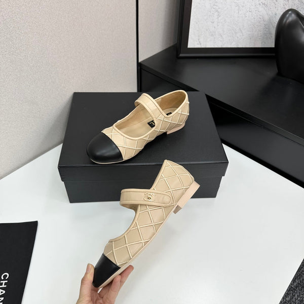 CC25 Mary Janes Beige Black Cowhide 352502