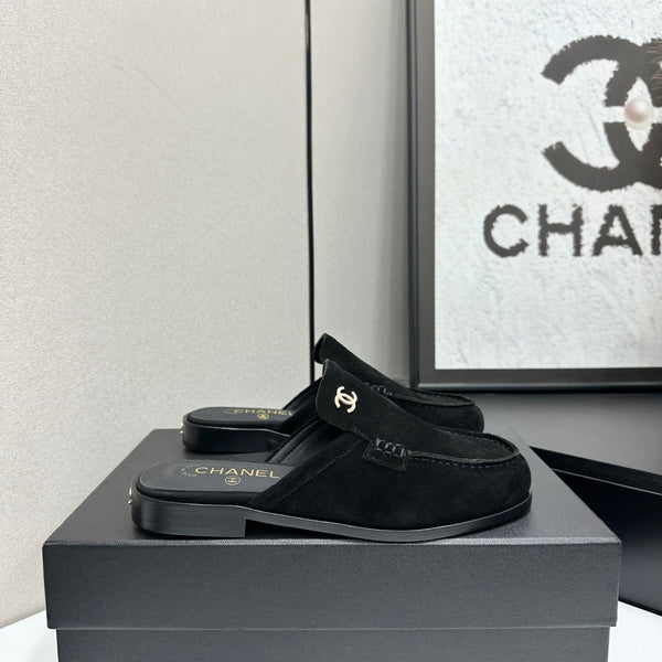 CC SS 2026 Pre Loafer Sandal Black Suede 630502