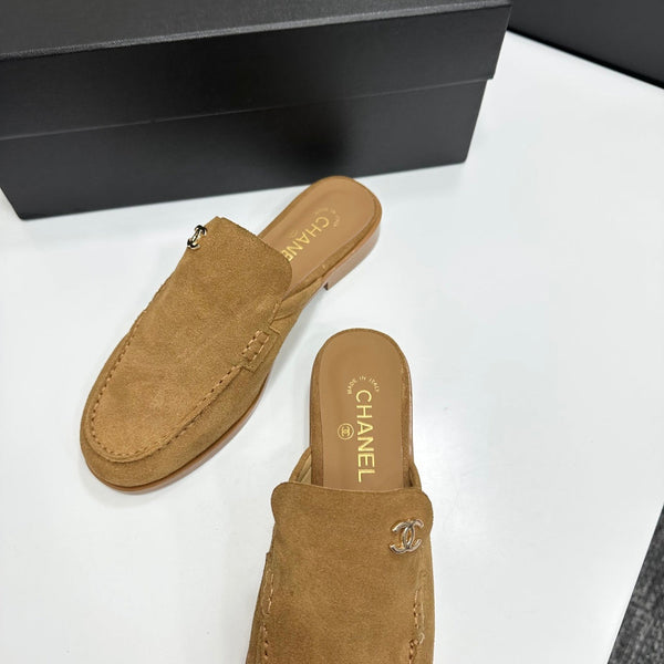 CC SS 2026 Pre Loafer Sandal Camel Suede 630503