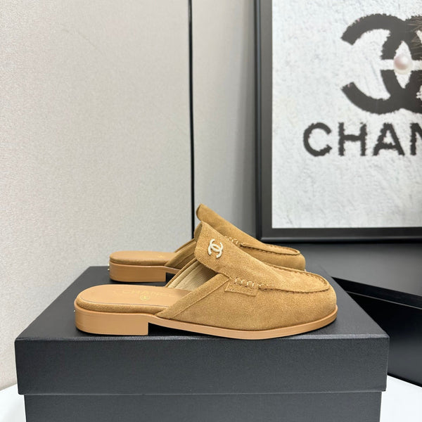 CC SS 2026 Pre Loafer Sandal Camel Suede 630503