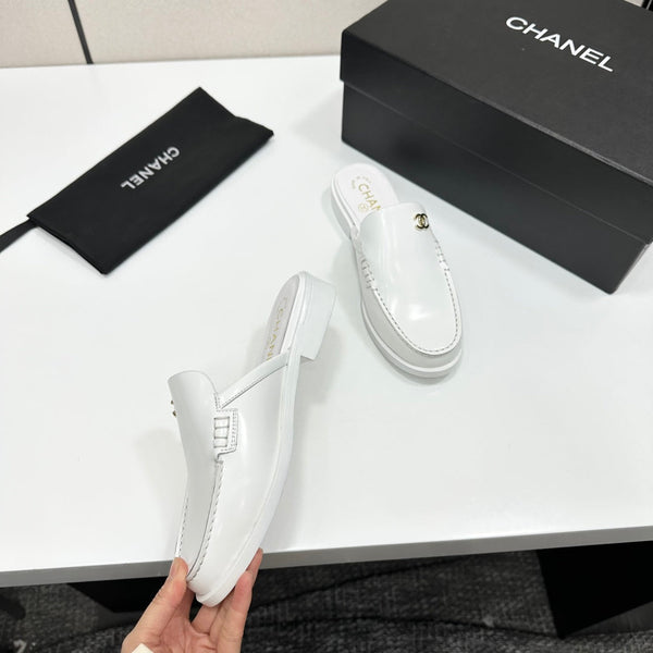 CC SS 2026 Pre Loafer Sandal White Calfskin 630478