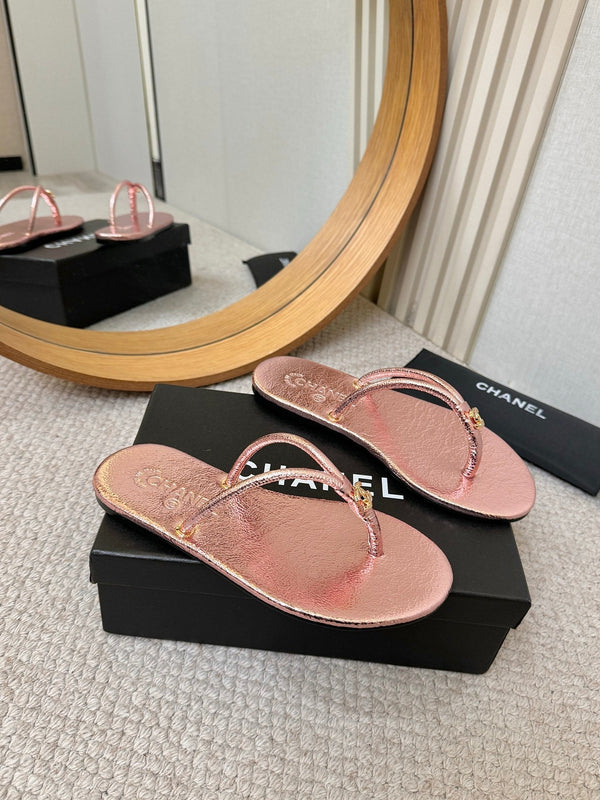 CC 2026 Thong Sandal Pink Metalic Calfskin 826475