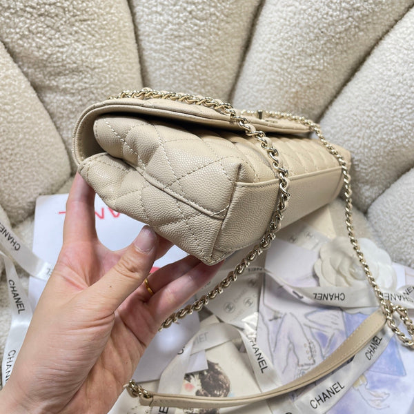 CC 26P Horizontal Coco Handle 30cm Beige Quited Caviar Leather