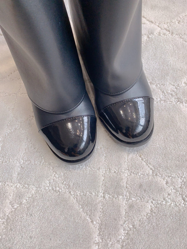 CC 25 Buttoned Boot Black Calfskin 516649