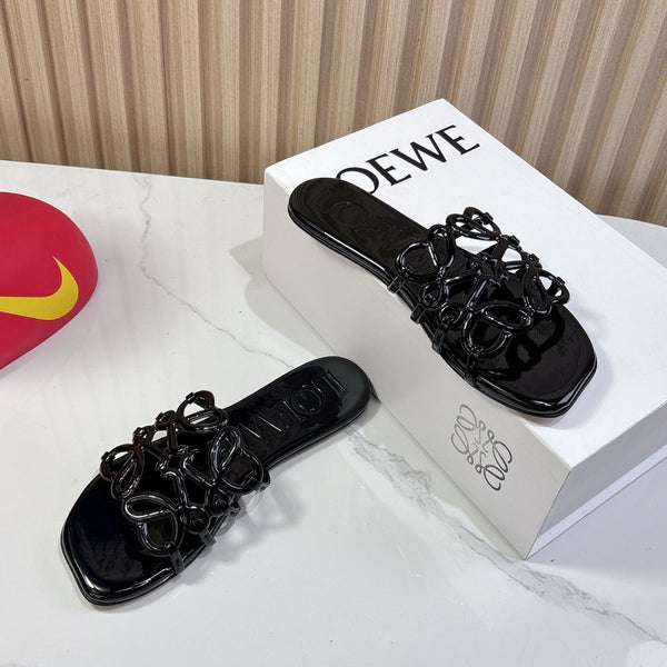 Petal Anagram Slide in Black Patent Calfskin 273744