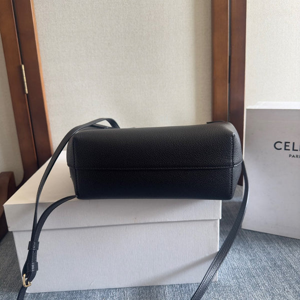 MINI CABAS ANAÏS CUIR TRIOMPHE 20 IN BLACK GRAINED CALFSKIN