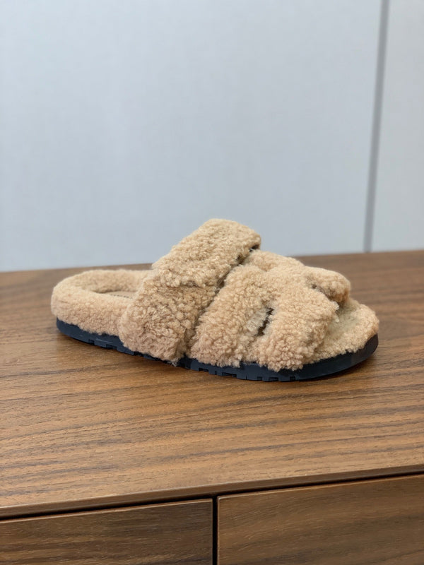 HM Chypre Sandal In Dark Beige Lamb Wool 984181